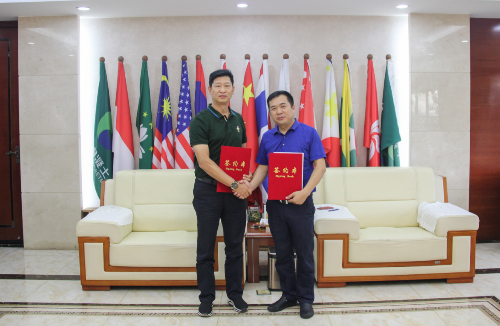 携手实现产业链无缝对接,全球共德与汇江混凝土集团正式达成共识并签署战略合作协议! 携手实现产业链无缝对接,全球共德与汇江混凝土集团正式达成共识并签署战略合作协议!