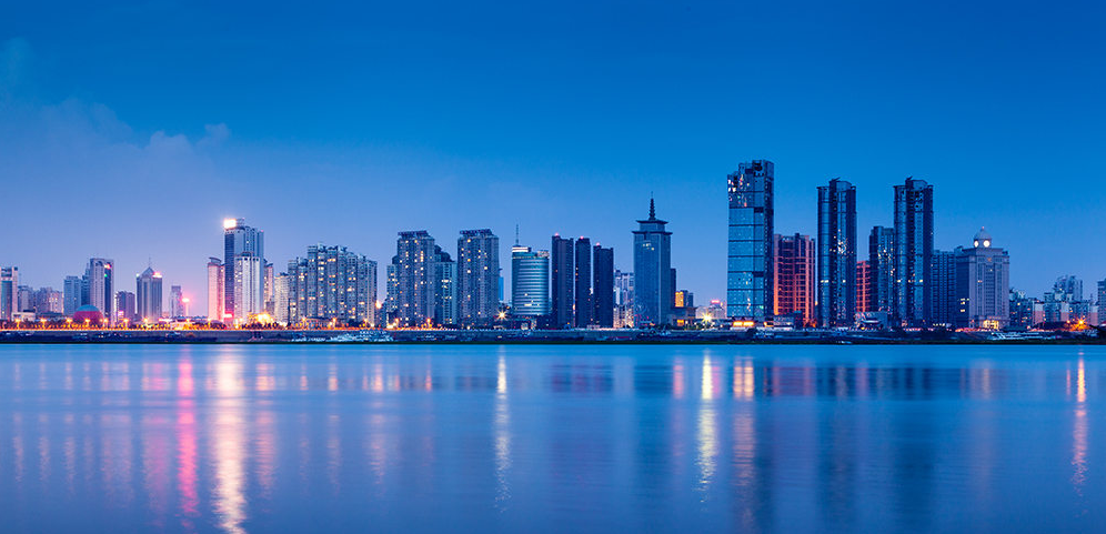 在新基建政策下，智慧工地保障建筑工程项目及工人的权益和安全