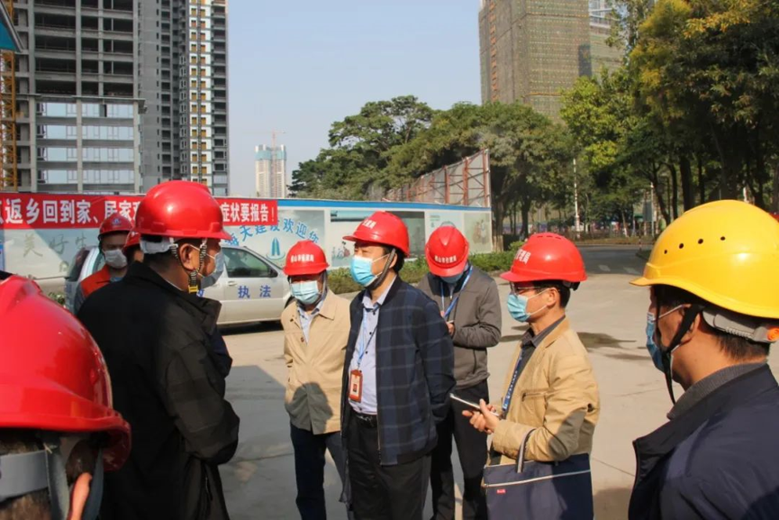 佛山市住建局领导一行莅临全球共德复工防疫典范项目保利良溪视察 对复工防疫工作点赞