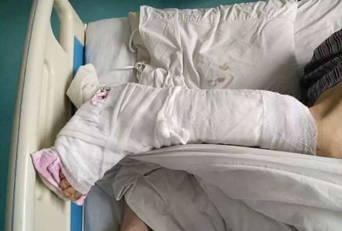 合铜高速澄城一工地没做安全措施致工人坠落，引入智慧工地是必要